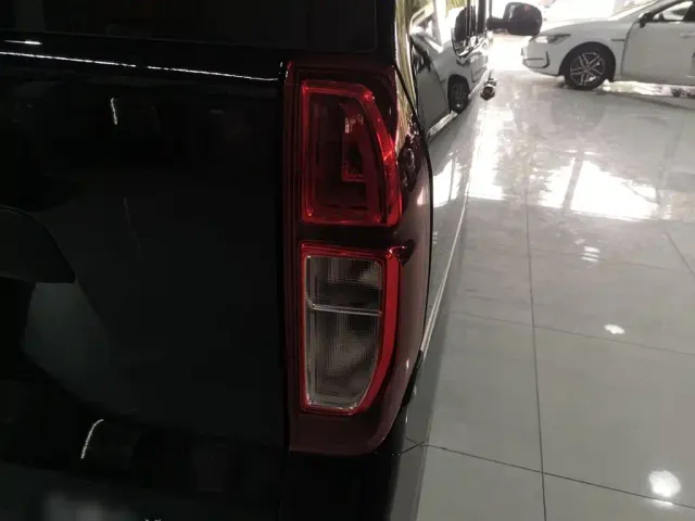Wuling Zhiguang NEV — Фото автомобиля 16