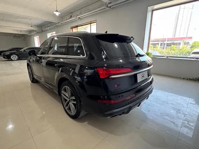 Audi Q7 — Фото автомобиля 5