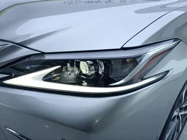 Lexus ES — Фото автомобиля 5