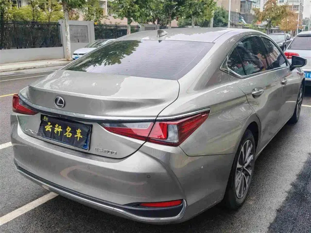 Lexus ES — Фото автомобиля 6