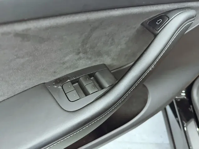 Tesla Model Y — Фото автомобиля 16