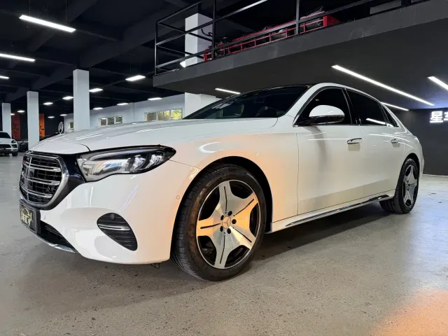 Фотография автомобиля — Mercedes-Benz E-Class
