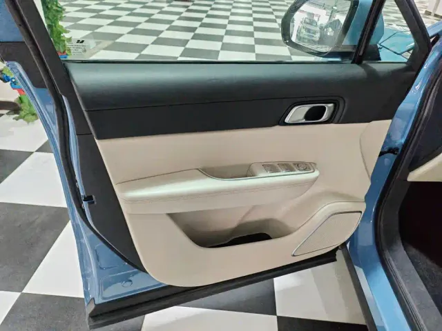 Li Auto ONE — Фото автомобиля 11