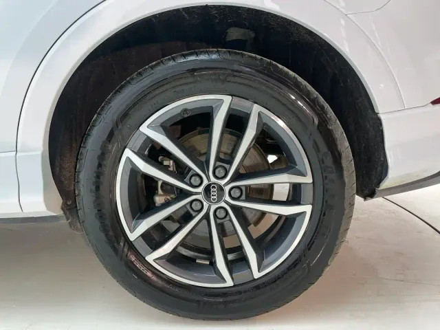 Audi Q3 — Фото автомобиля 11