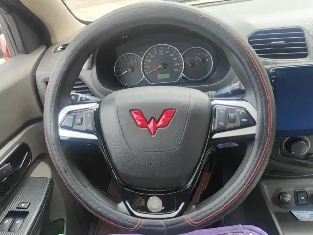 Wuling Hongguang Plus — Фото автомобиля 14