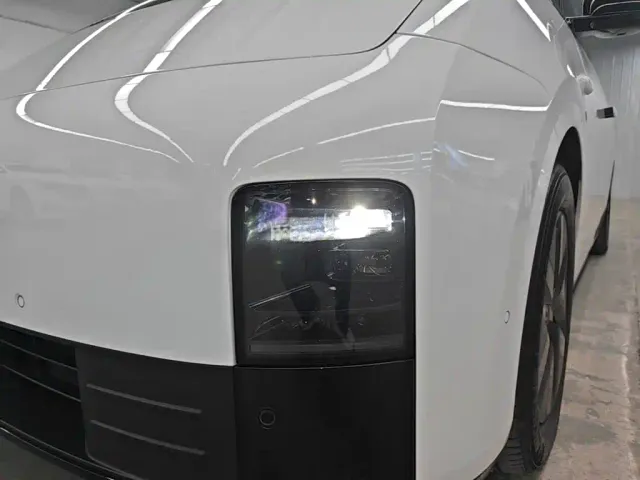 Li Auto MEGA — Фото автомобиля 23