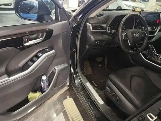 Toyota Highlander 2022 380T 4WD Premium 7-Seater — Фото автомобиля 15