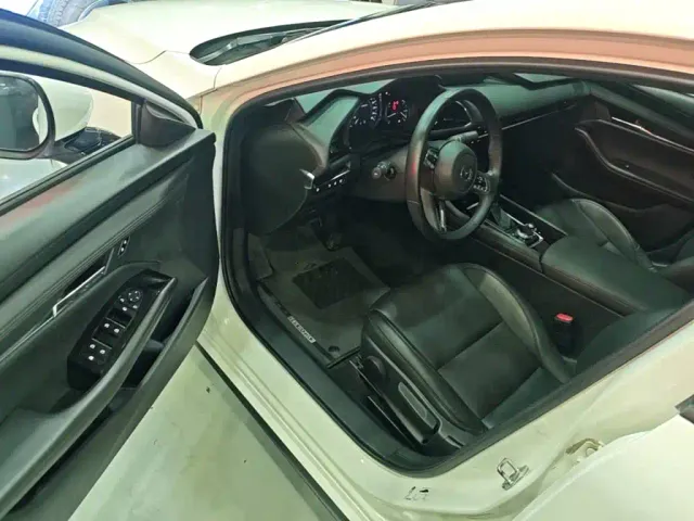 Mazda Axela — Фото автомобиля 15