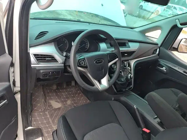 JAC Refine M3 — Фото автомобиля 10