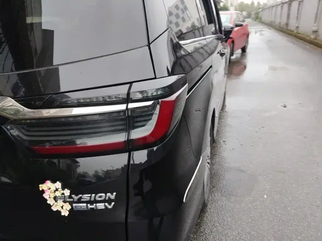 Honda Elysion — Фото автомобиля 7