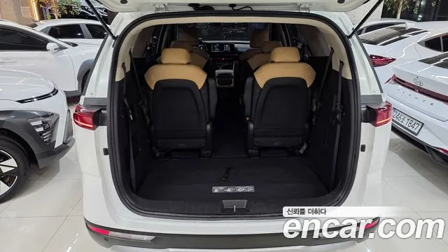 Kia Carnival Generation 4 — Фото автомобиля 7