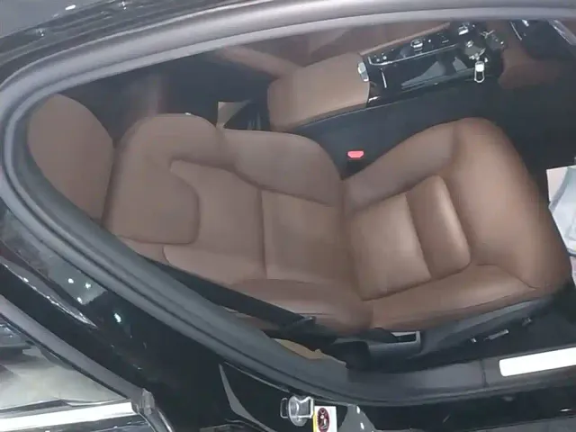 Volvo S90 — Фото автомобиля 24