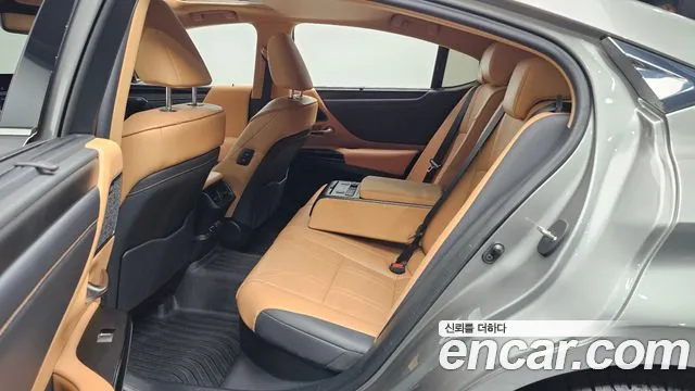 Lexus ES 7th Gen — Фото автомобиля 18