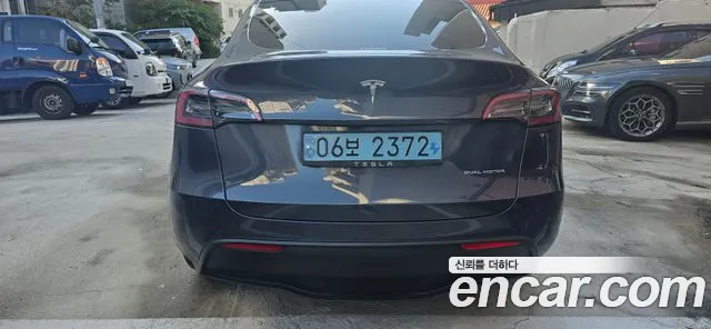 Tesla Model Y — Фото автомобиля 4