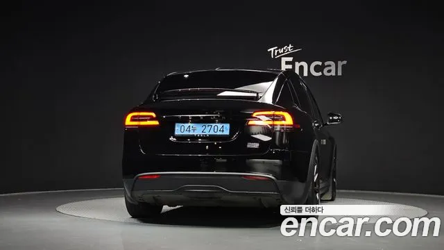 Tesla Model X — Фото автомобиля 4