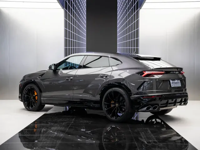 Lamborghini Urus — Фото автомобиля 12
