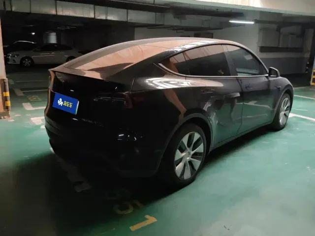 Tesla Model Y — Фото автомобиля 3