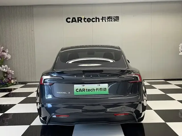 Tesla Model 3 — Фото автомобиля 6
