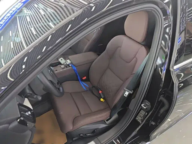 Volvo S90 — Фото автомобиля 14
