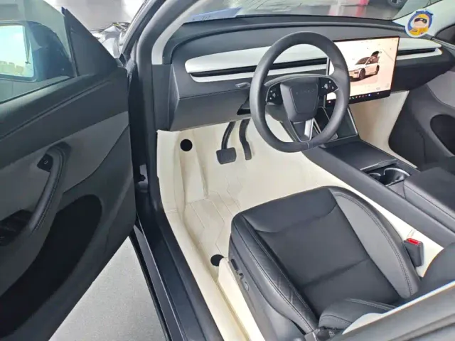 Tesla Model Y — Фото автомобиля 15