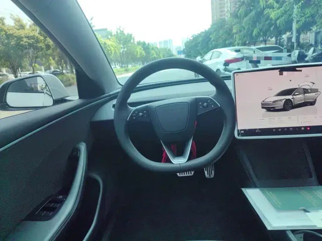 Tesla Model 3 — Фото автомобиля 6