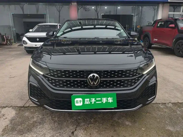 Volkswagen Passat — Фото автомобиля 2