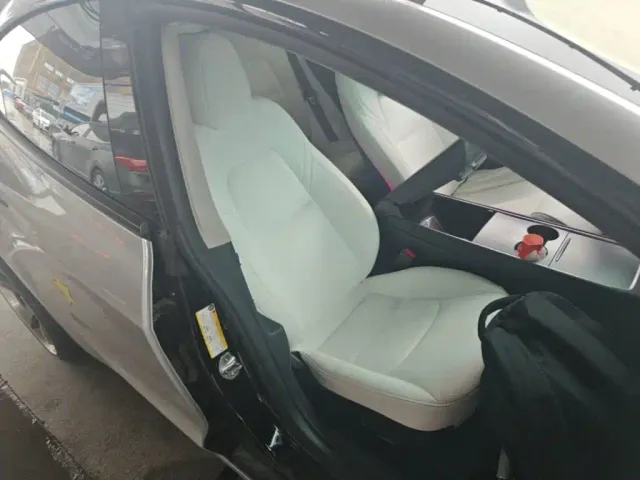 Tesla Model 3 — Фото автомобиля 24