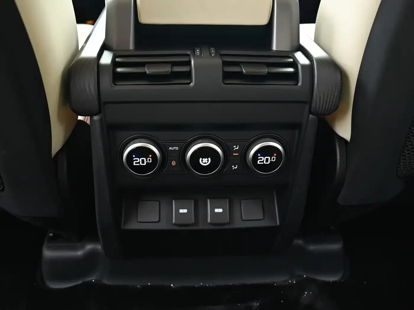 Land Rover Land Rover Defender 2023 Model 110 5.0T V8 — Фото автомобиля 12
