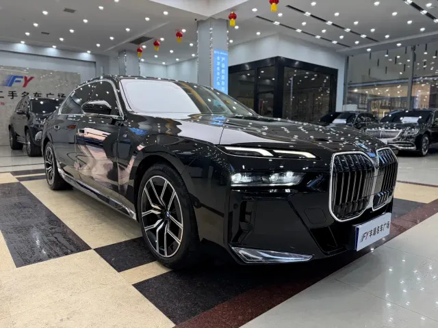 BMW 7 Series — Фото автомобиля 3
