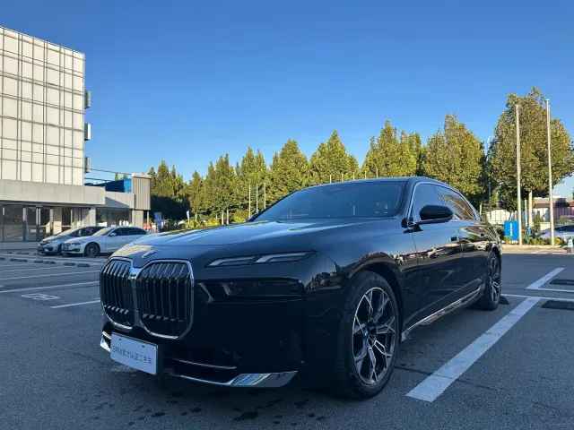 BMW 7 Series — Фото автомобиля 3