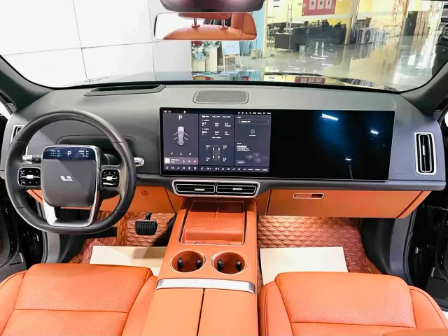 Li Auto L8 — Фото автомобиля 9