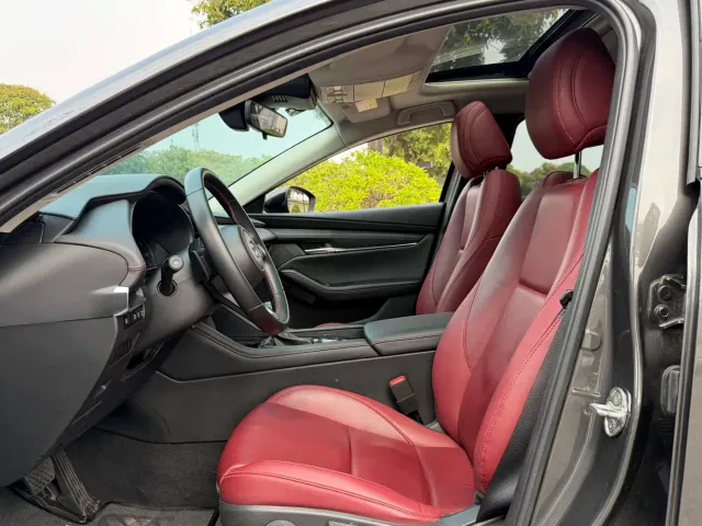 Mazda Axela — Фото автомобиля 13