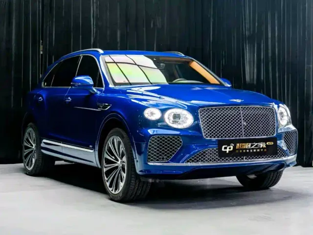 Bentley Bentayga — Фото автомобиля 3