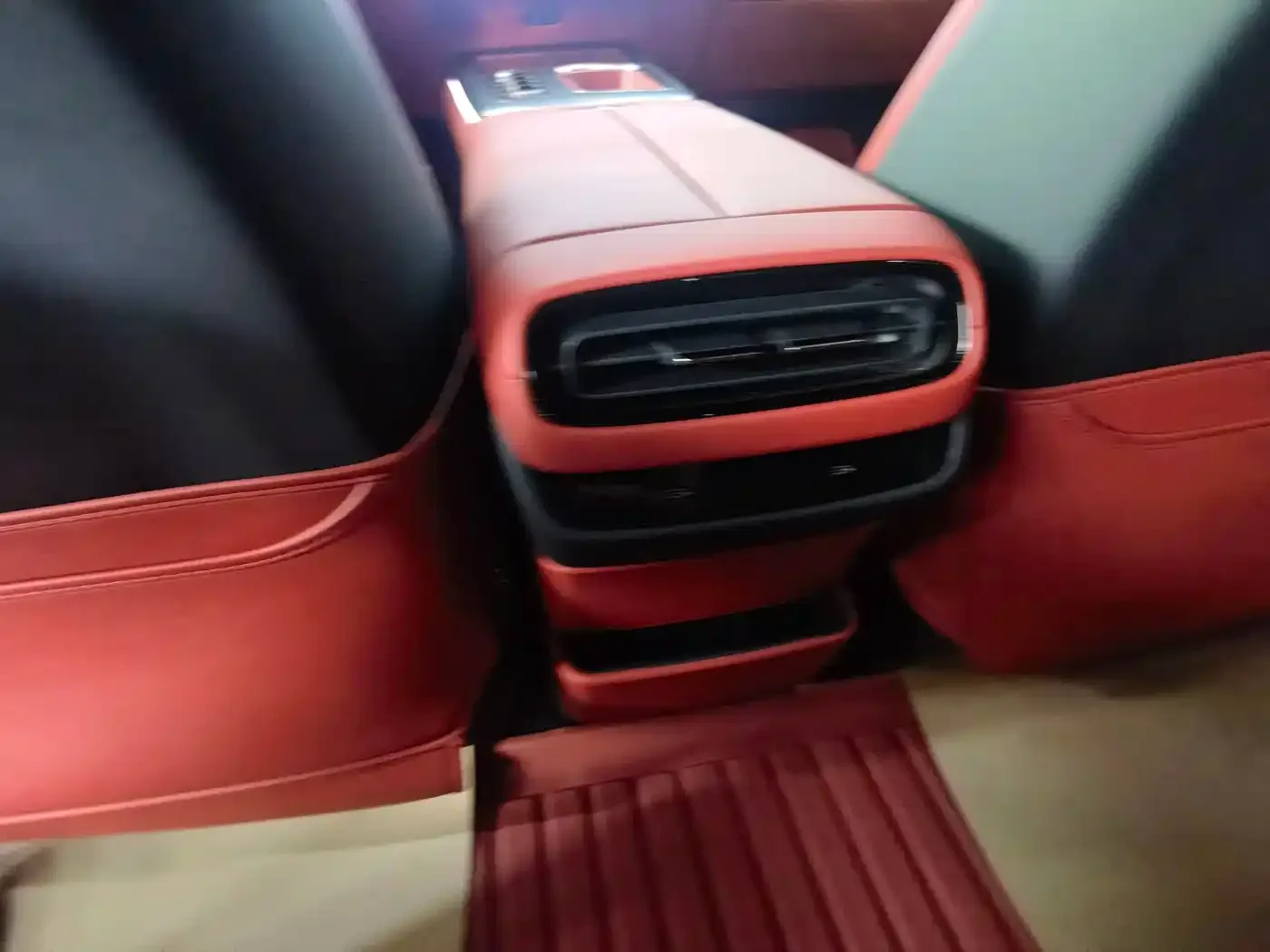 Xiaomi Auto Xiaomi SU7 2024 AWD Extended Range Advanced Smart Driving Max Edition — Фото автомобиля 18