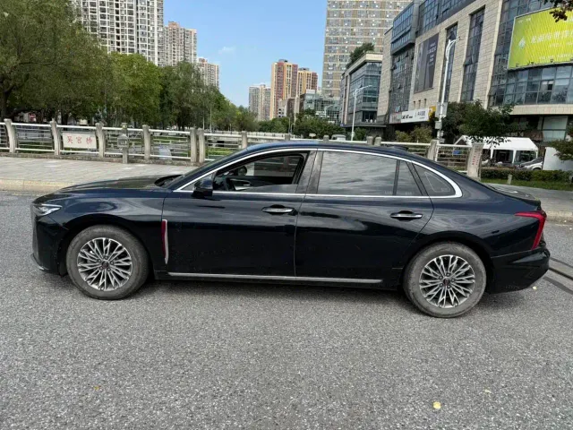 Hongqi H5 — Фото автомобиля 10