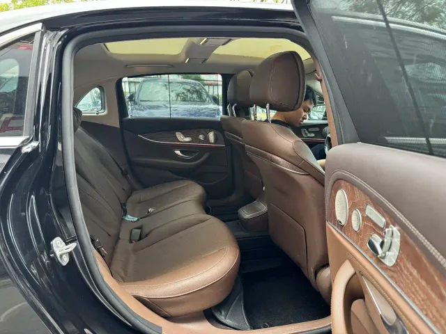 Mercedes-Benz E-Class — Фото автомобиля 7