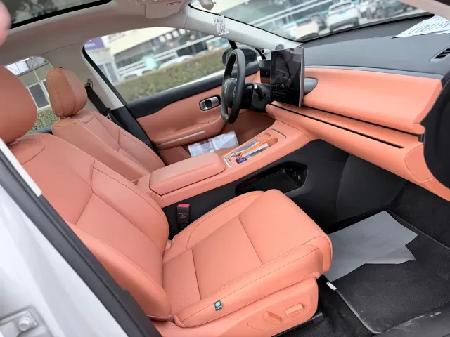 Leapmotor C10 — Фото автомобиля 12