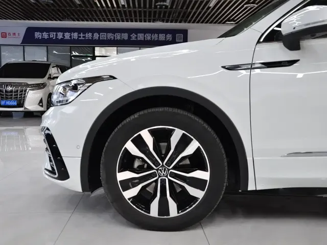 Volkswagen Tiguan L — Фото автомобиля 16