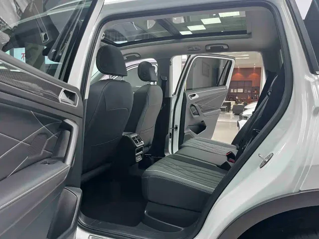 Volkswagen Tiguan L — Фото автомобиля 6