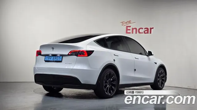 Фотография автомобиля — Tesla Model Y