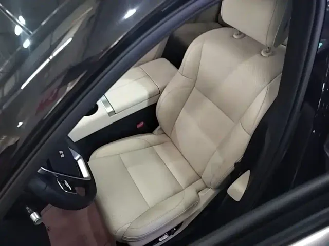 Li Auto L7 — Фото автомобиля 14