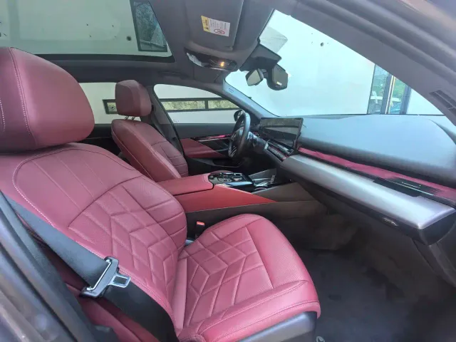BMW 5 Series — Фото автомобиля 6