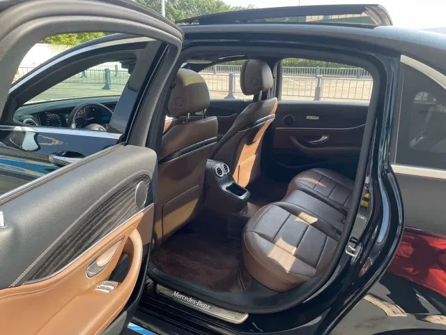 Mercedes-Benz E-Class — Фото автомобиля 11