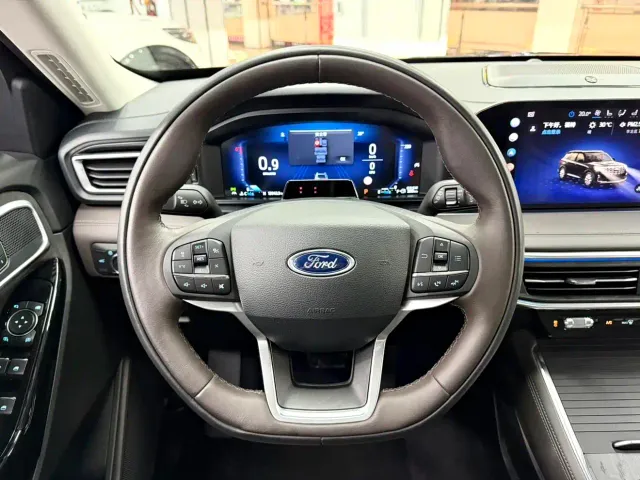 Ford Explorer — Фото автомобиля 10