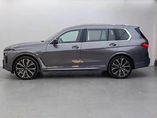 BMW X7 — Фото автомобиля 3