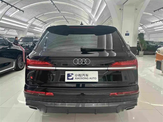 Audi Q7 — Фото автомобиля 18