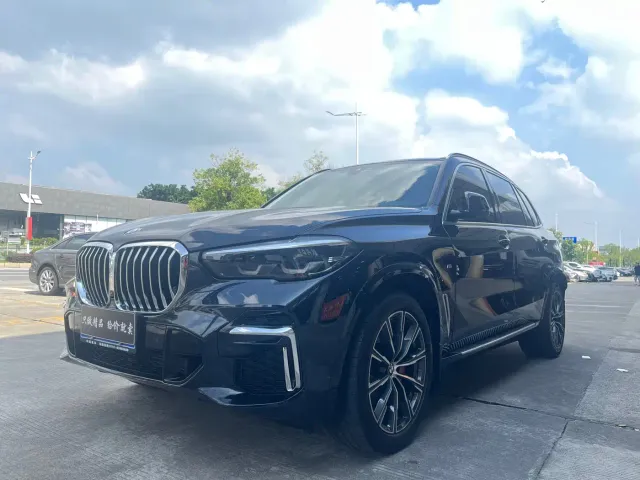 Фотография автомобиля — BMW X5