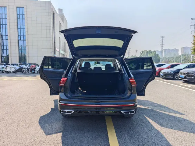 Volkswagen Tiguan L — Фото автомобиля 28