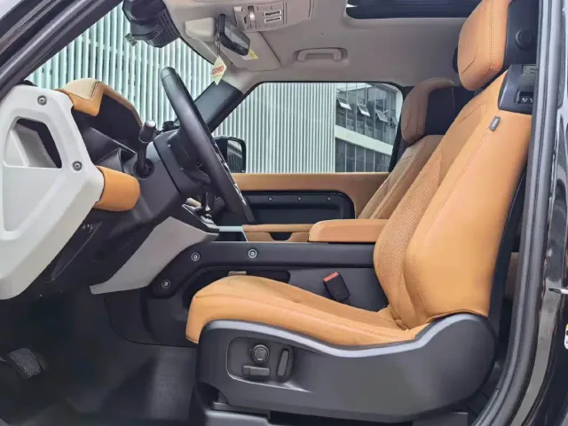Land Rover Defender — Фото автомобиля 3
