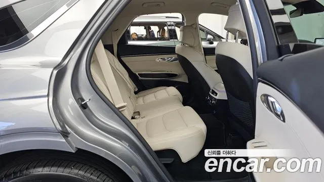Genesis GV70 — Фото автомобиля 18